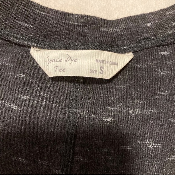 Spring + Mercer Space Dye Tee in Charcoal | Long Sleeve Tunic | Thumb Holes - Picture 5 of 9